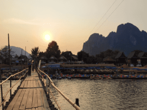 Read more about the article Miasto Vang Vieng i Turkusowe Laguny
